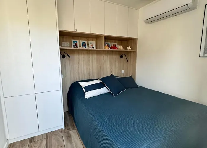 Maison Les Pieds Dans L'eau * Lumio (Corsica)