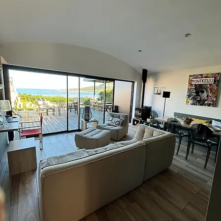 Maison Les Pieds Dans L'eau بيت للعطل