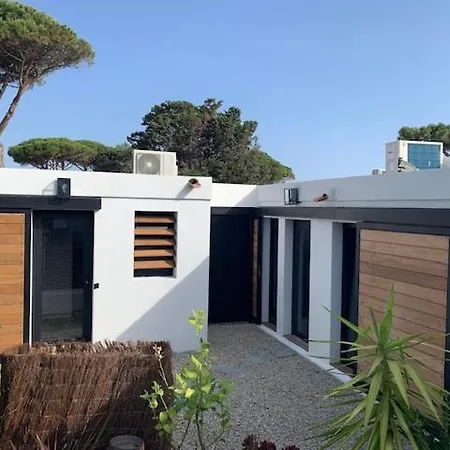 Maison Les Pieds Dans L'eau بيت للعطل لوميو